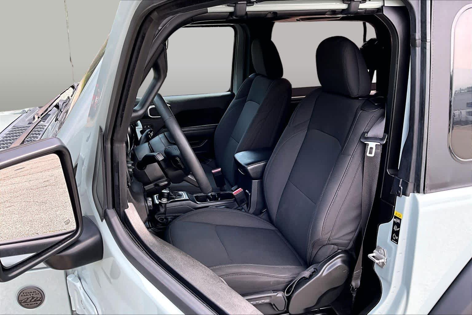 Used 2023 Earl Clearcoat Jeep Sport S image 9