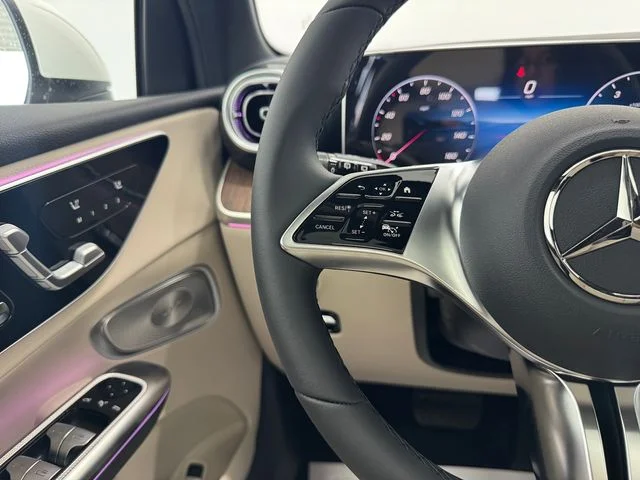 New 2027 White Mercedes-Benz GLC 300 image 23