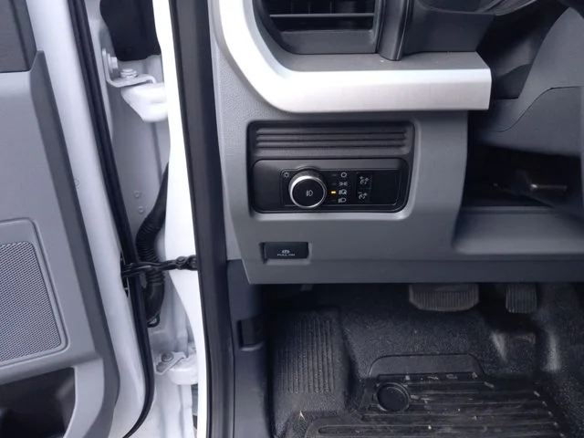 New 2025 Oxford White Ford XL image 18