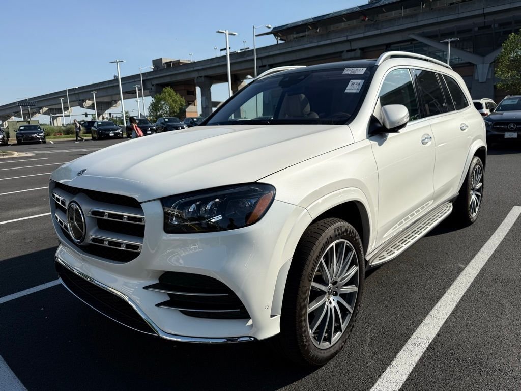 2023 Mercedes-Benz GLS GLS580's photo