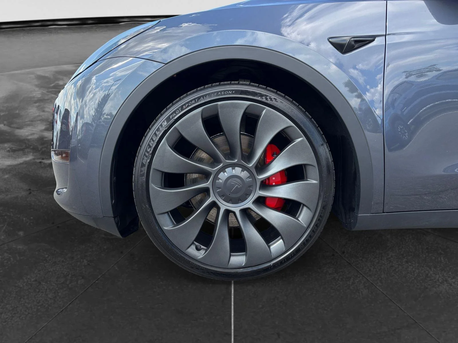 Used 2023  Tesla Performance image 9