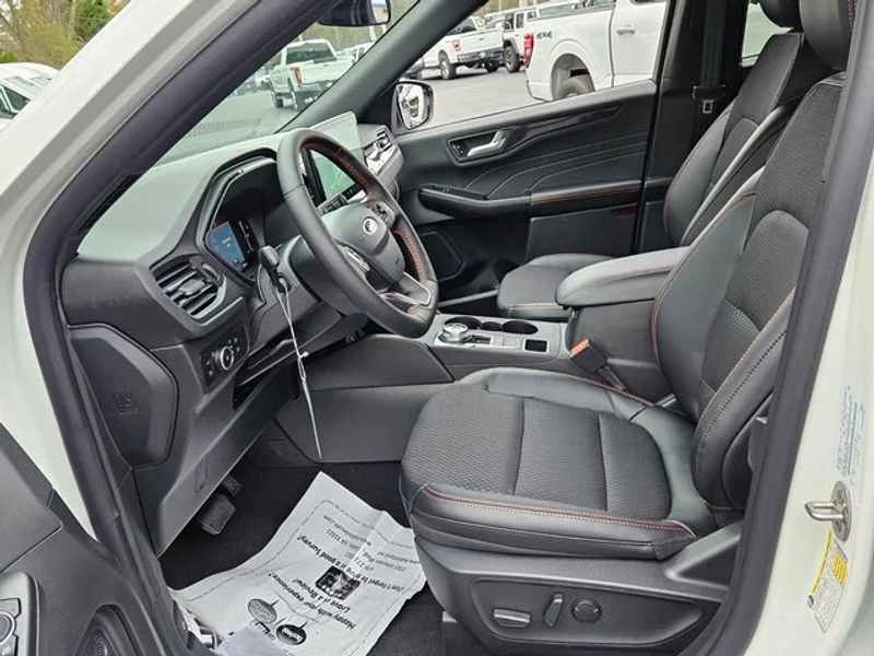New 2026 star white metallic tri-coat Ford ST-Line Select image 6