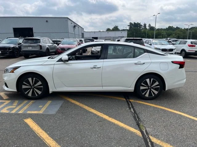 Used 2022 Pearl White Tricoat Nissan 2.5 SL image 6