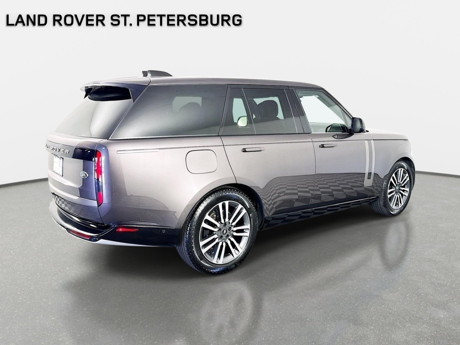 Used 2023 Charente Gray Premium Metallic Land Rover SE image 5