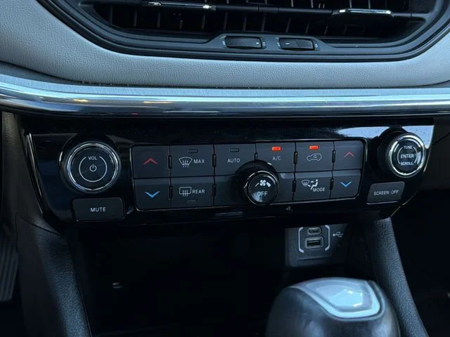 Used 2024 Gray Jeep Limited image 25