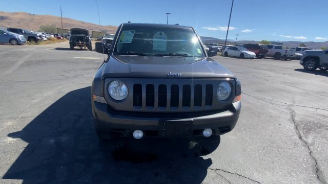 Used 2016 Gray Jeep Sport image 3