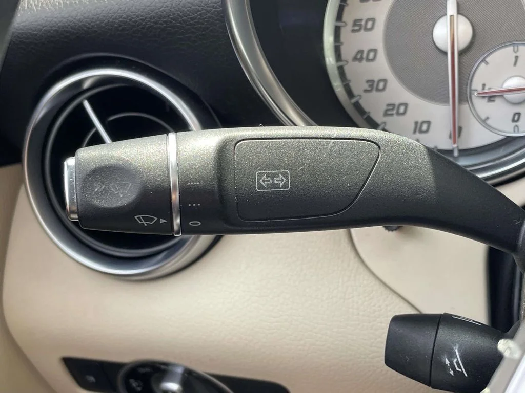 Used 2015 White Mercedes-Benz SLK 250 image 26