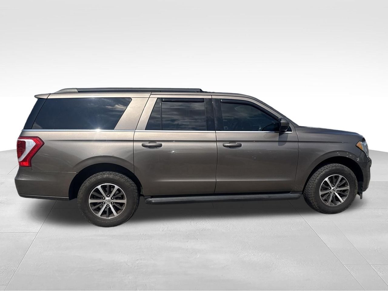 Used 2019 Gray Ford XLT image 3