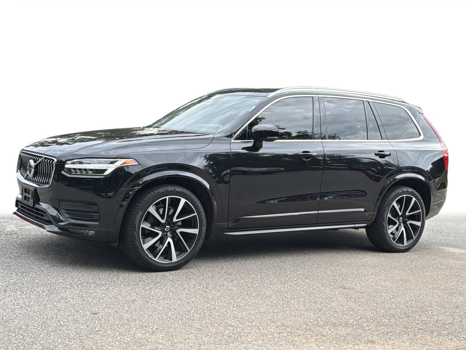 Used 2021 Onyx Black Metallic Volvo Momentum image 19
