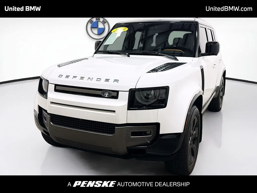 Used 2024 Fuji White Land Rover X-Dynamic SE image 1