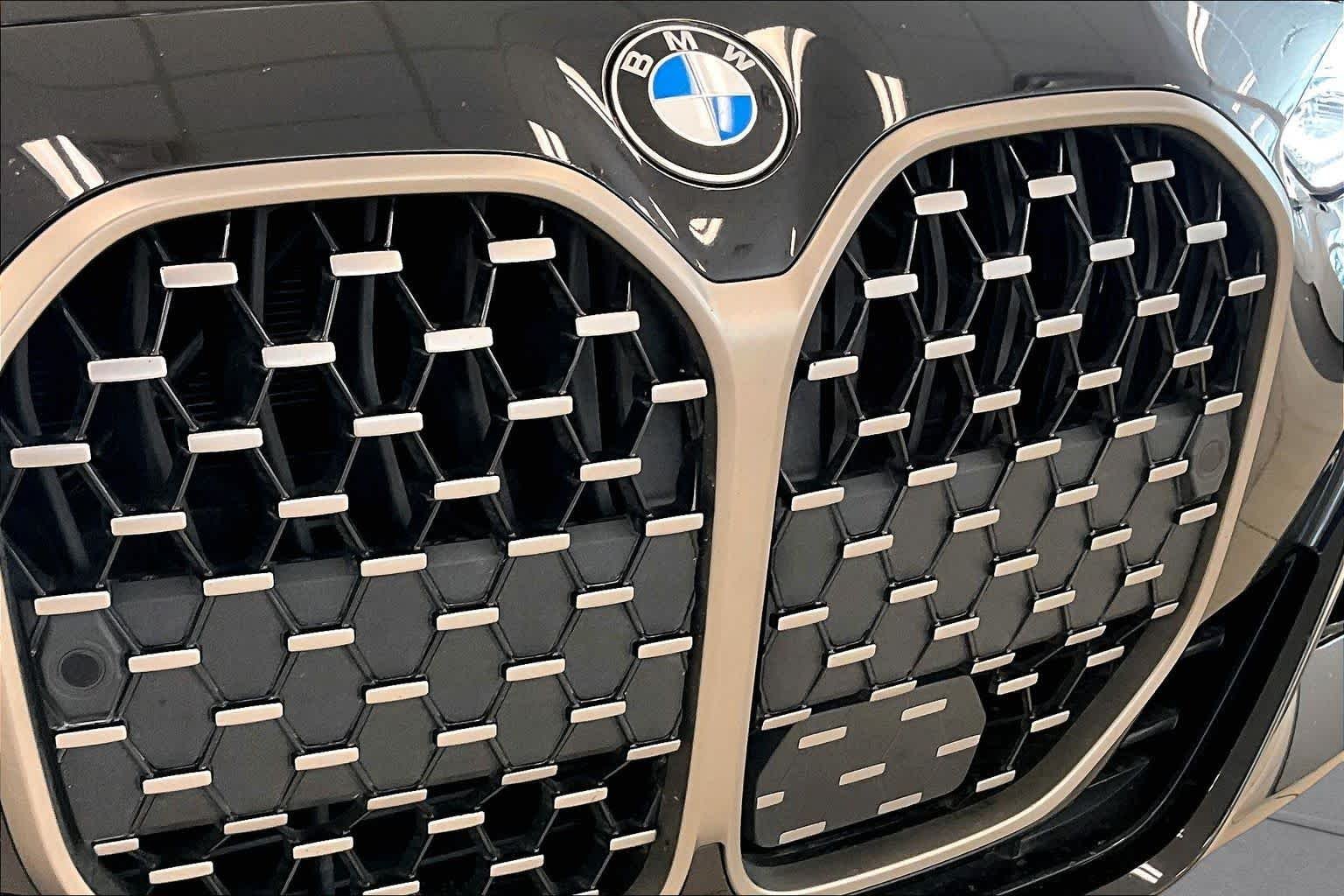 Used 2022 Black Sapphire Metallic BMW M440i image 27