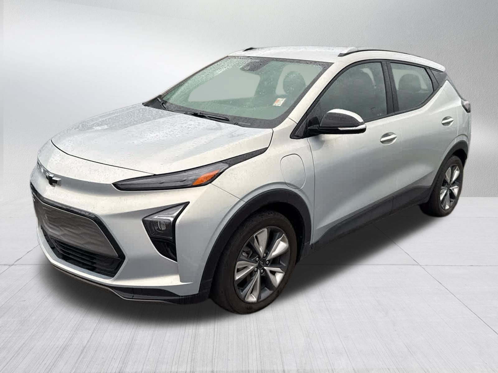 Used 2023 Silver Flare Metallic Chevrolet LT image 3