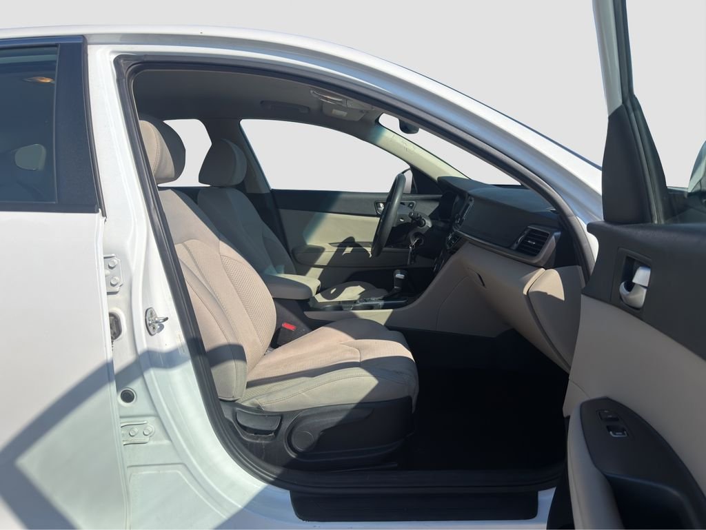 Used 2016 White Kia LX image 18