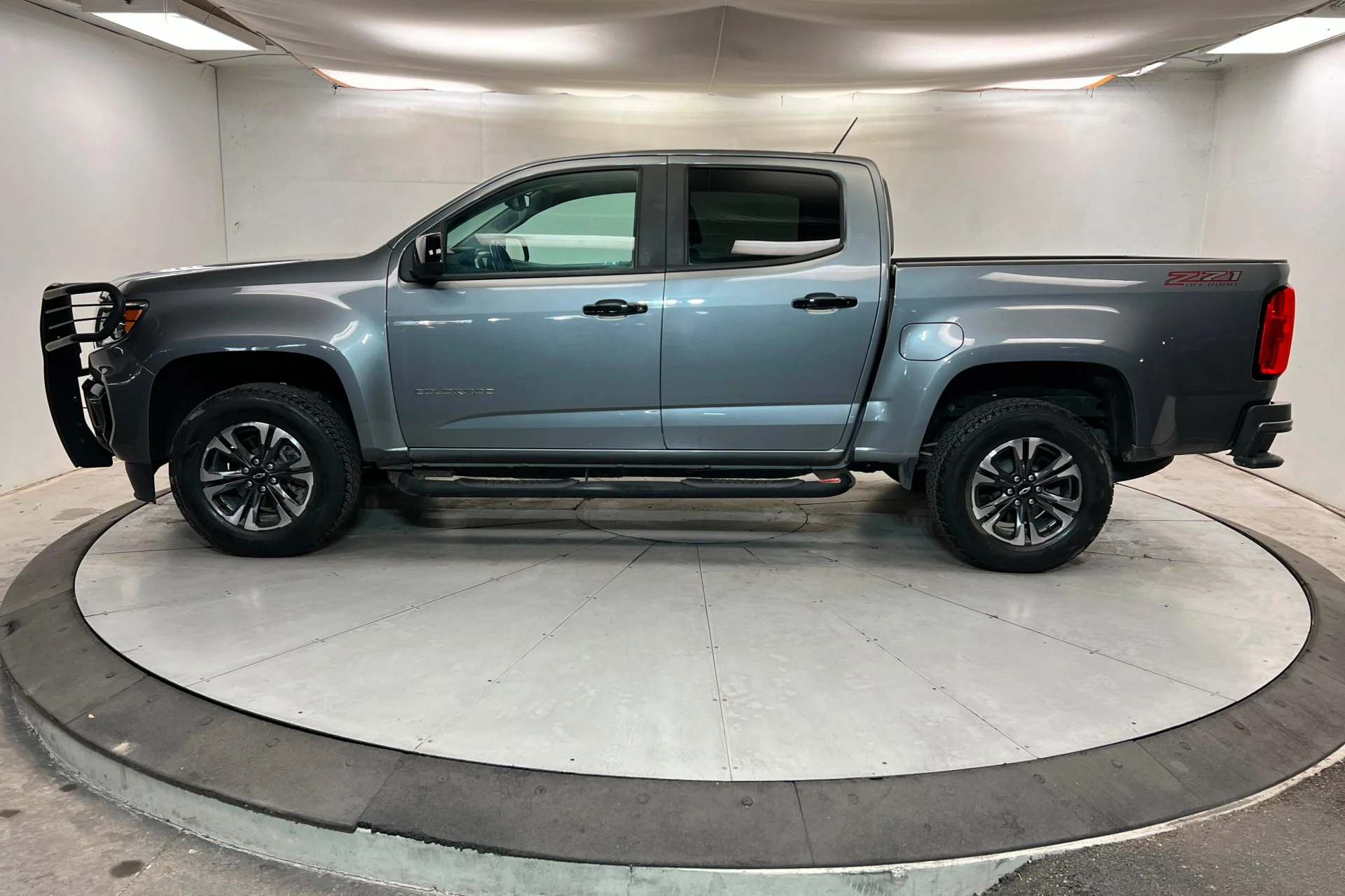 Used 2021 SATIN STEEL METALLIC Chevrolet 4WD Z71 image 2