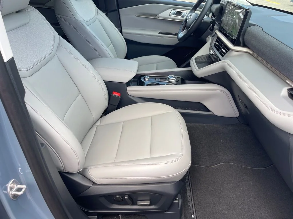 New 2026 Vapor Blue Metallic Ford Active image 14