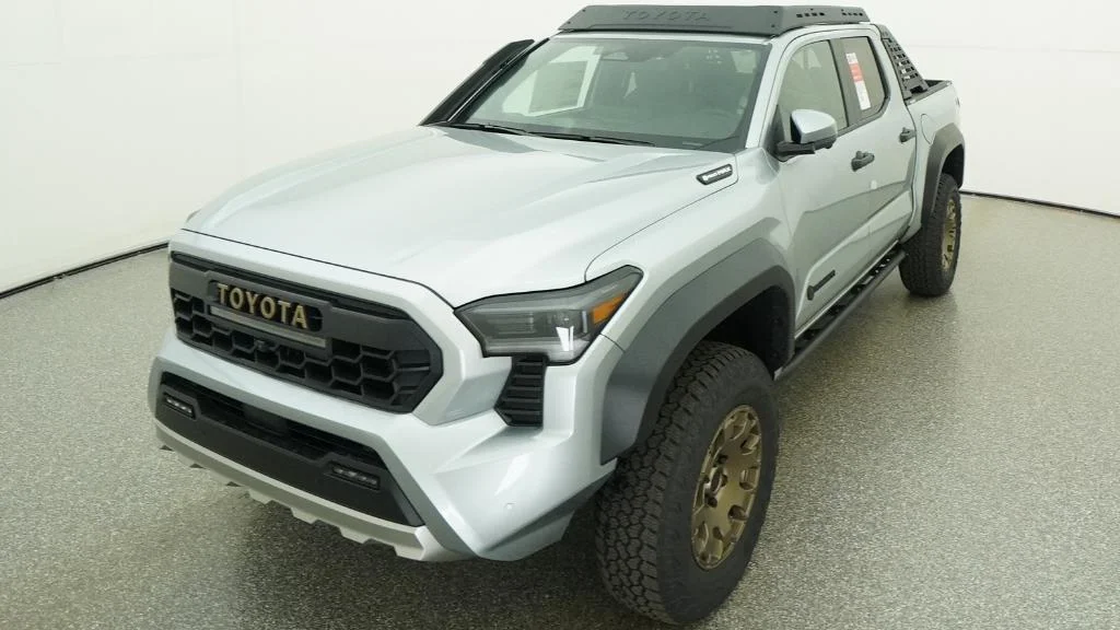 New 2026 Celestial Silver Metallic Toyota Trailhunter image 5