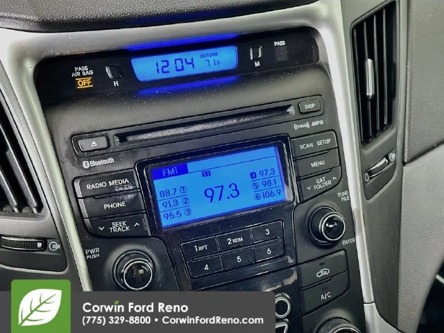 Used 2013 Radiant Silver Metallic Hyundai GLS image 16