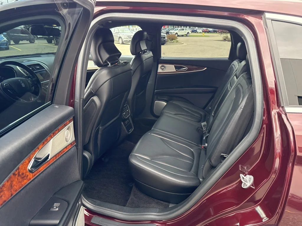 Used 2018 Burgundy Velvet Metallic Tinted Clearcoat Lincoln Reserve image 30