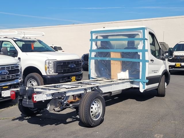 New 2025 Oxford White Ford Cutaway image 4