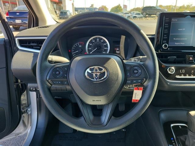 Certified Used 2022 CLASSIC SILVER METALLIC Toyota  image 25
