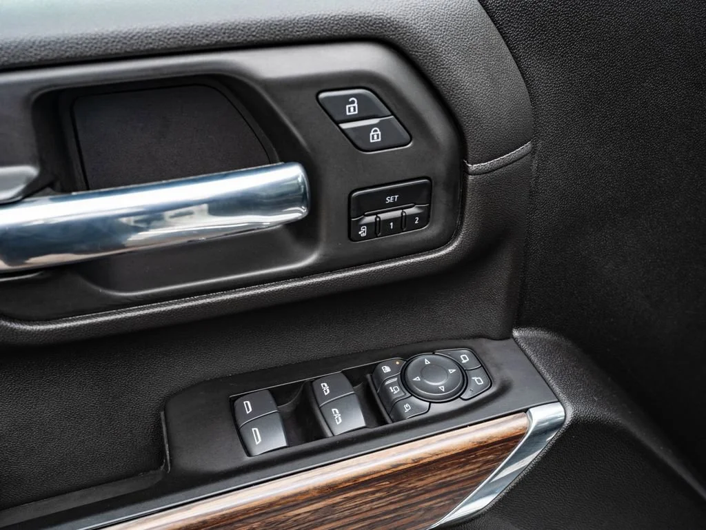 Used 2022 Iridescent Pearl Tricoat Chevrolet High Country image 25