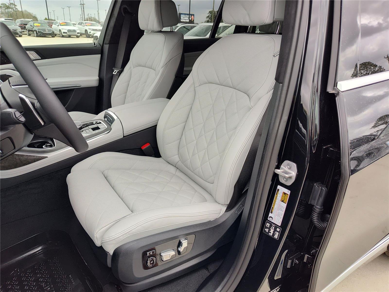 New 2026 Black Sapphire Metallic BMW xDrive40i image 7