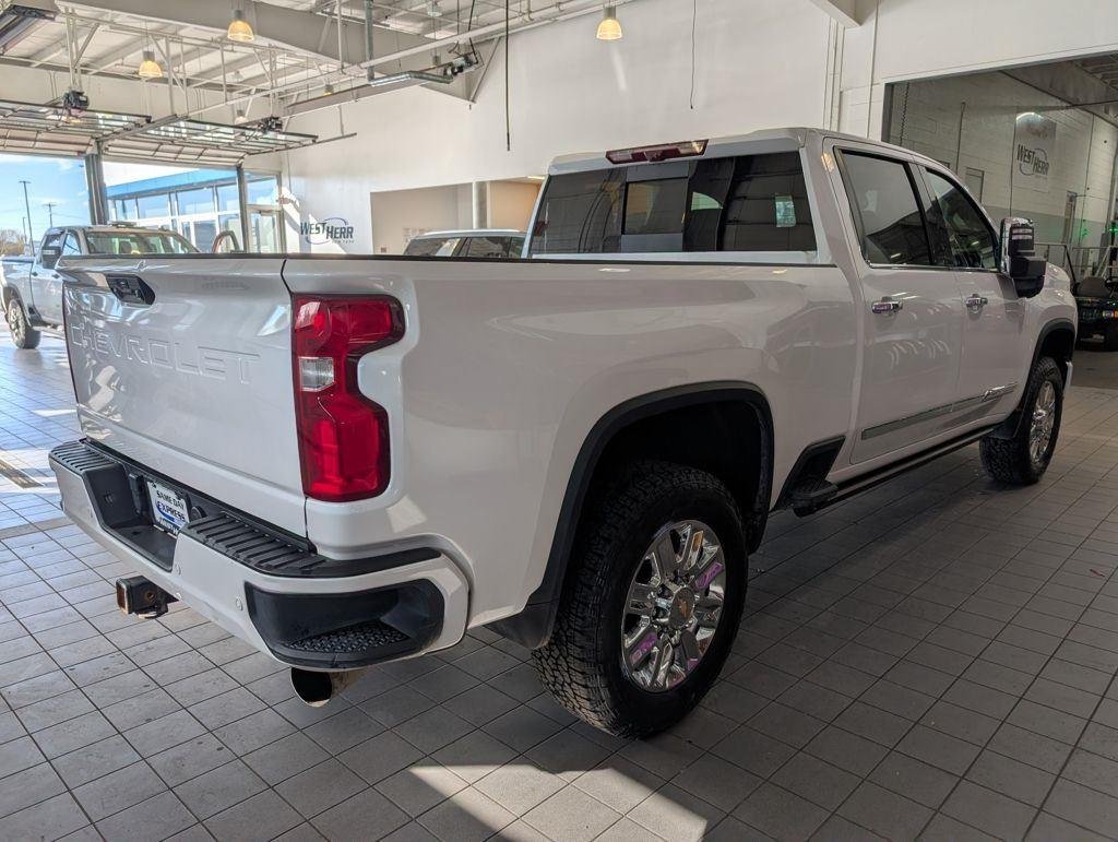 Used 2024 Pearl Chevrolet High Country image 13