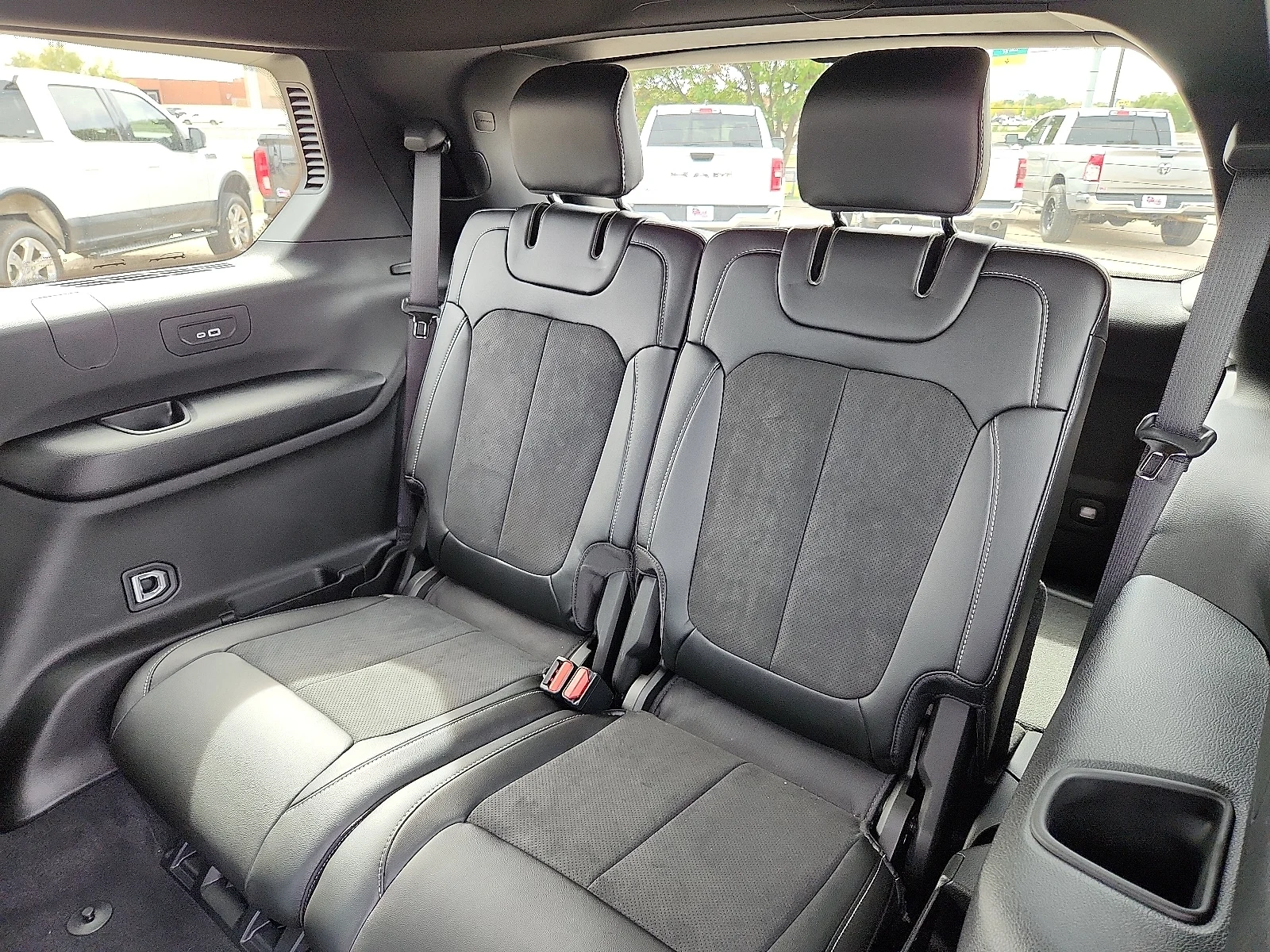 New 2025 Velvet Red Pearlcoat Jeep L ALTITUDE X 4X4 image 9