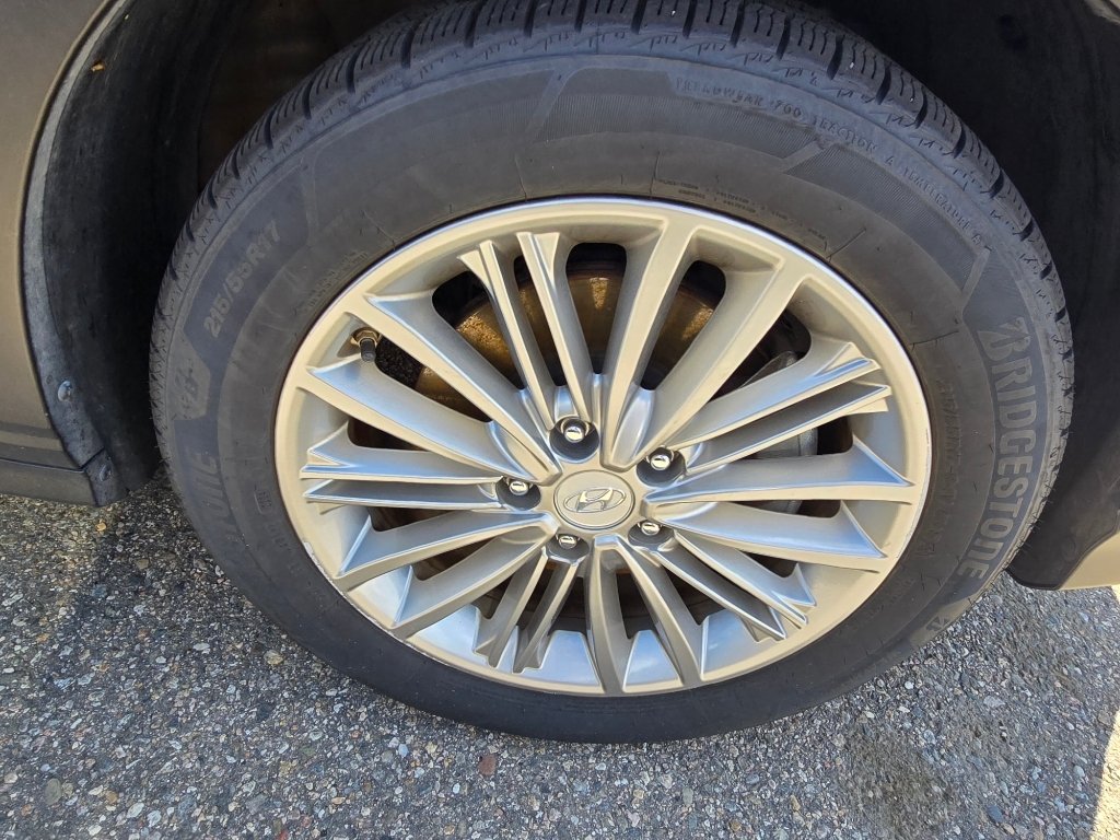 Used 2019 Sunset Orange Hyundai SEL image 8
