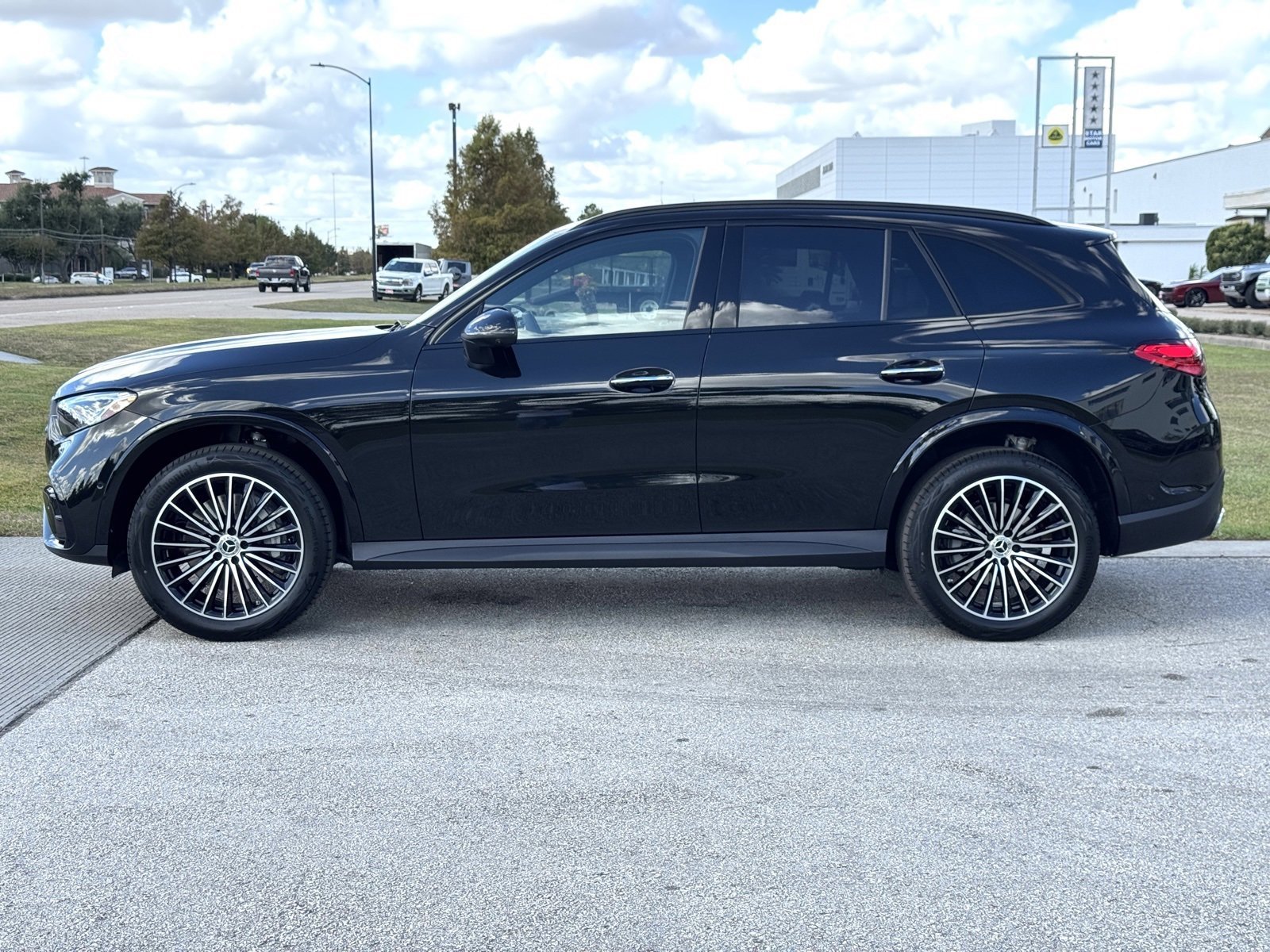 New 2026 Obsidian Black Metallic Mercedes-Benz GLC 300 image 29
