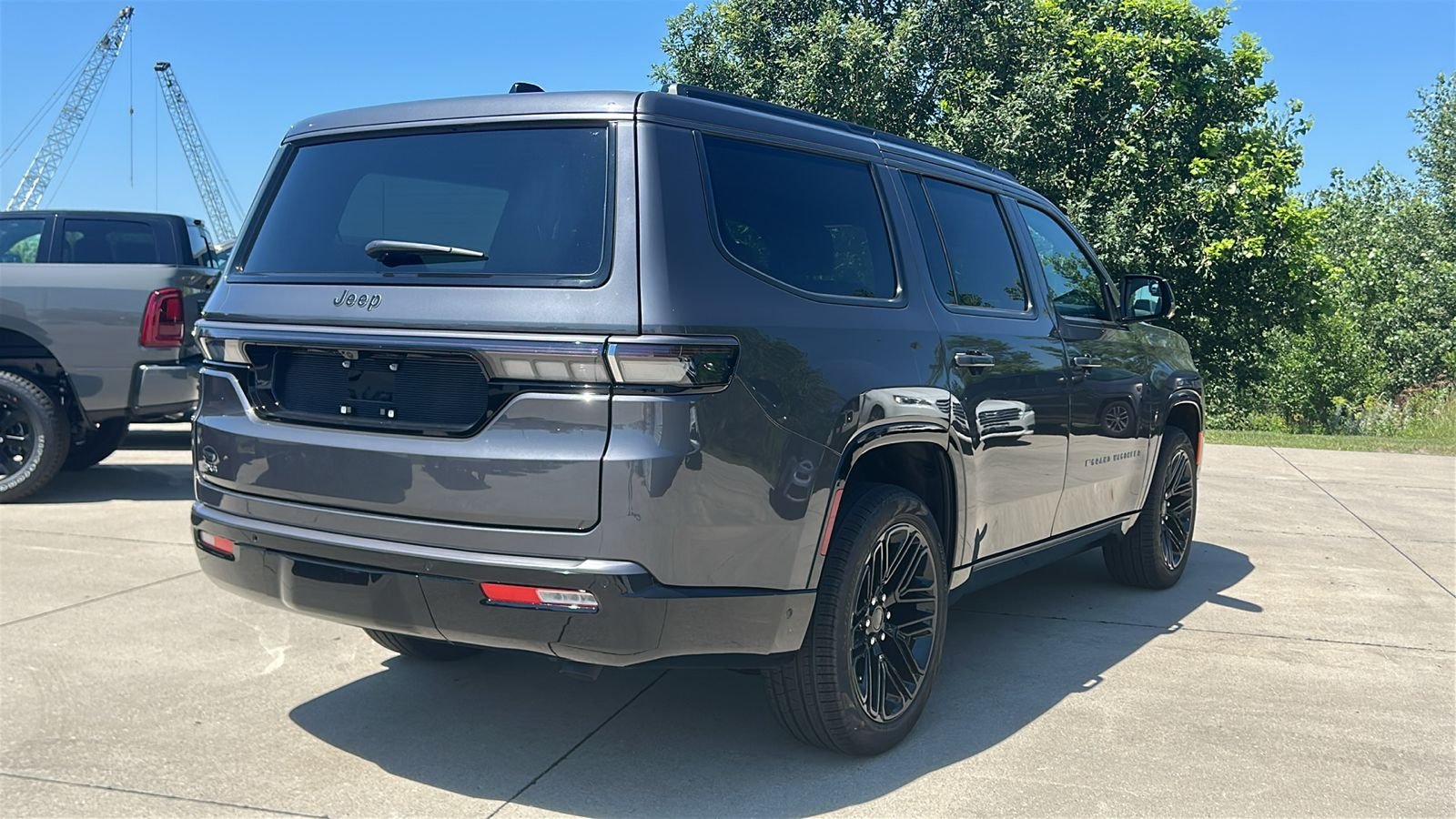 New 2026 Baltic Gray Metallic Clearcoat Jeep Limited Reserve image 4