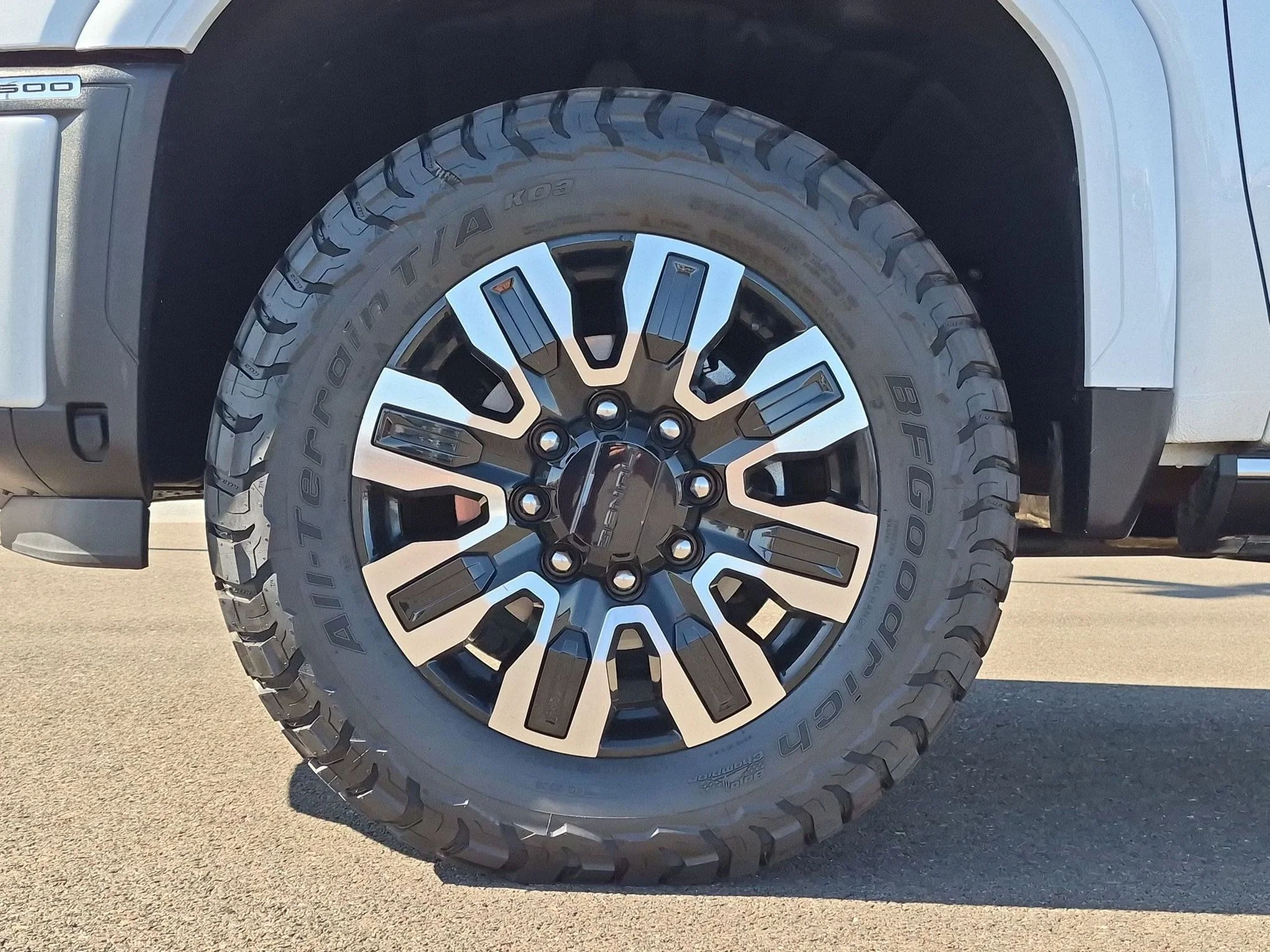 Used 2026 White Frost Tricoat GMC Denali Ultimate image 25