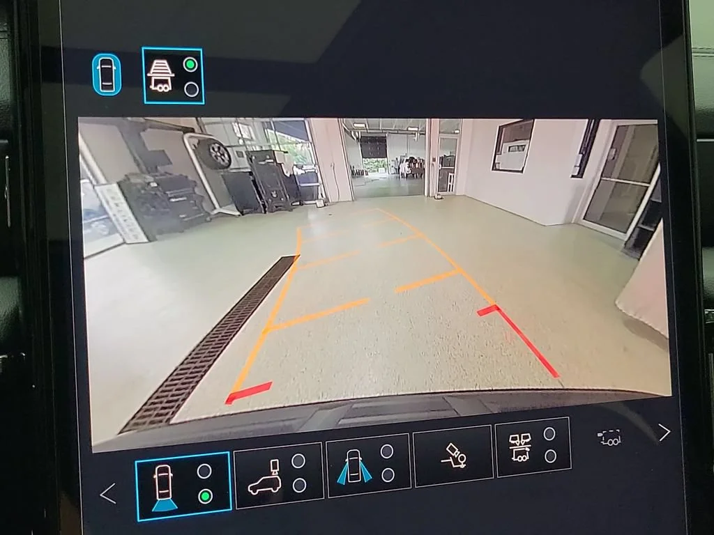 2025 GMC Yukon Denali - Photo 18