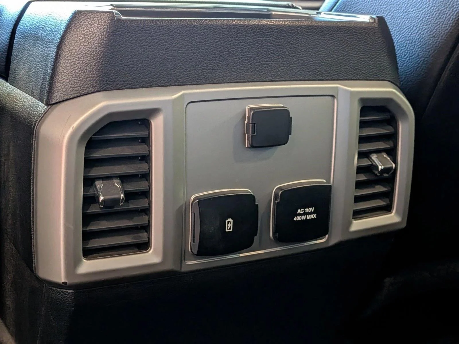 Used 2017 White Platinum Metallic Tri-Coat Ford Lariat image 18