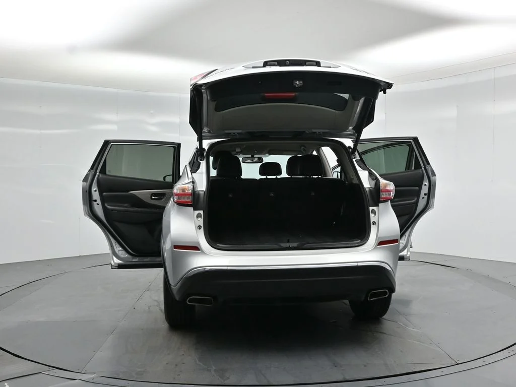 Used 2016 Silver Nissan SL image 29