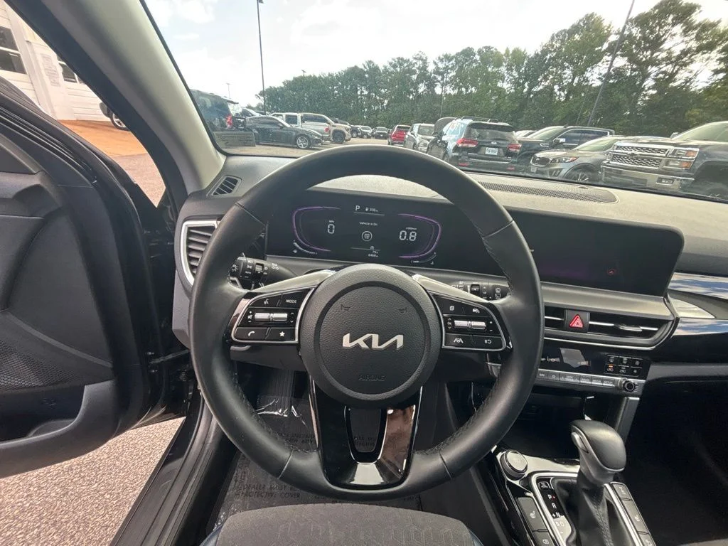 Used 2025 Black Kia S image 13