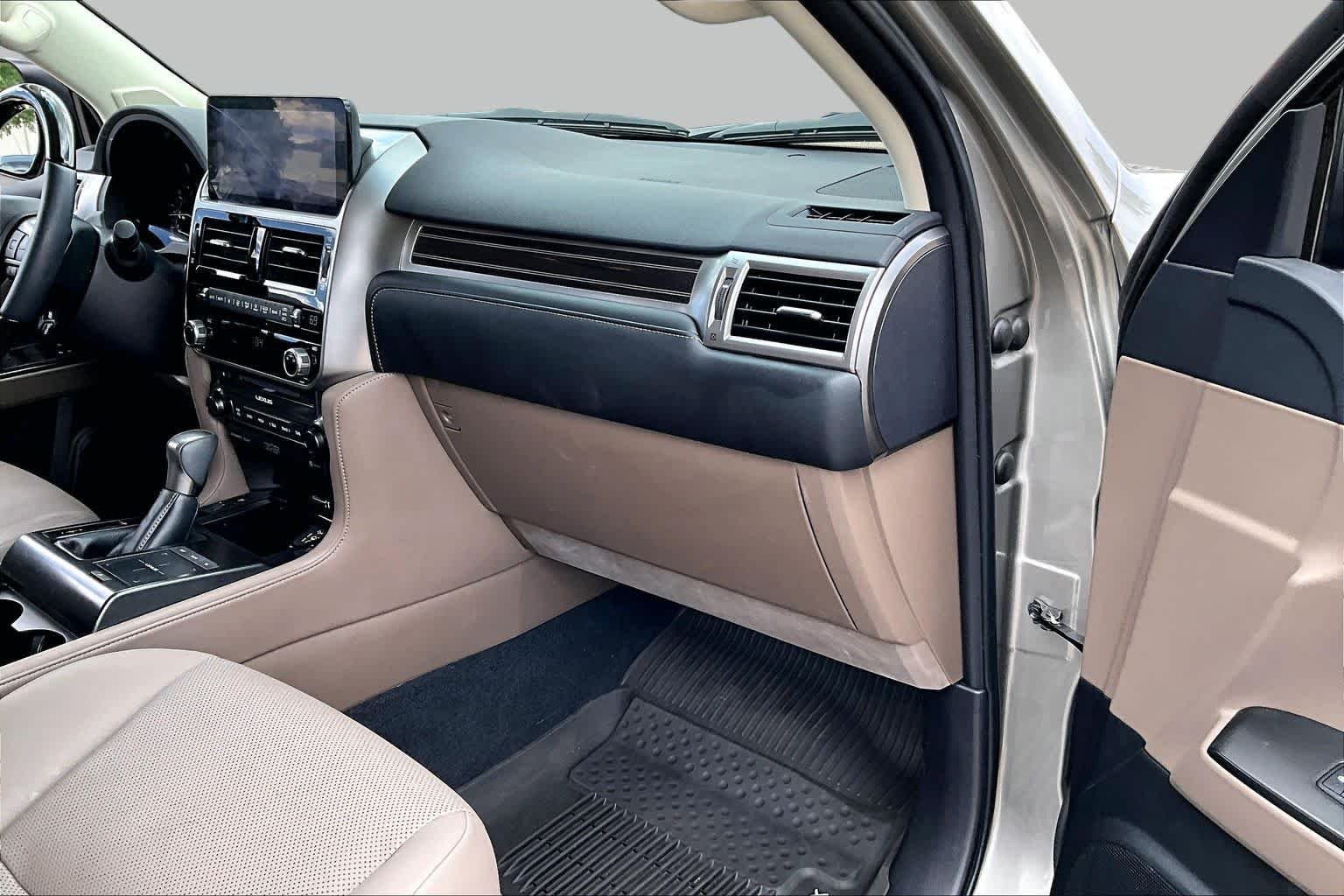 Used 2023 Atomic Silver Lexus Premium image 16