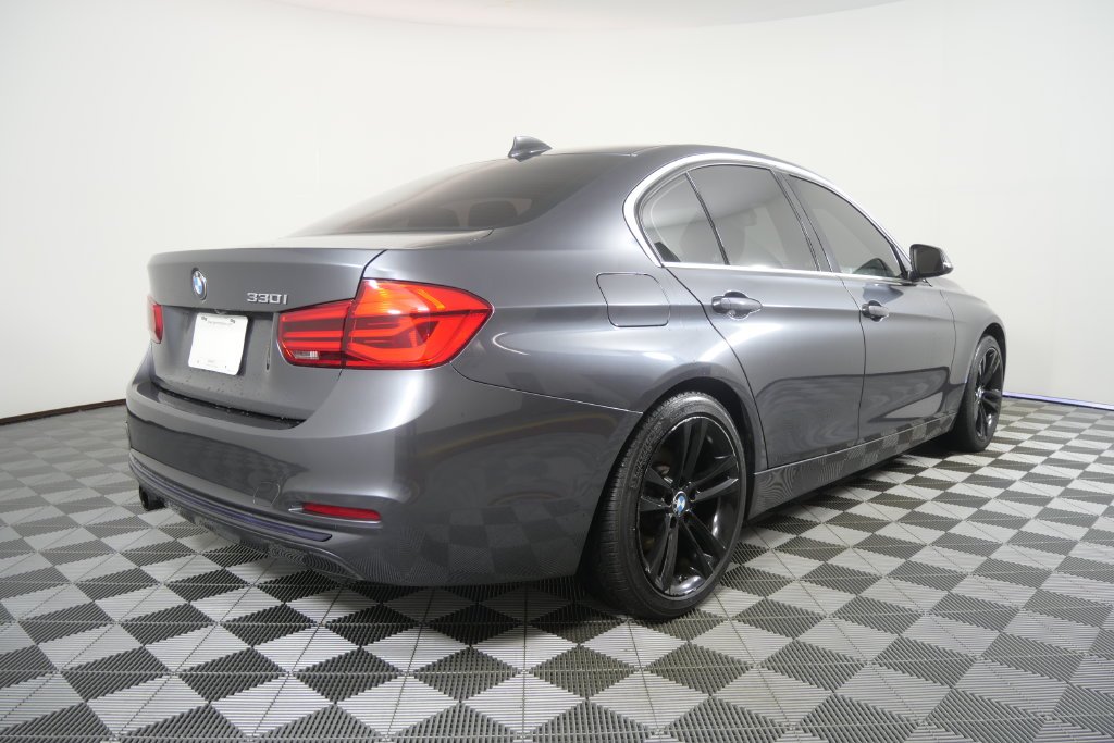 Used 2018 Mineral Gray Metallic BMW 330i image 4