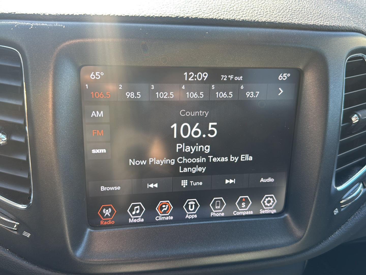 Used 2019 White Clearcoat Jeep Trailhawk image 18