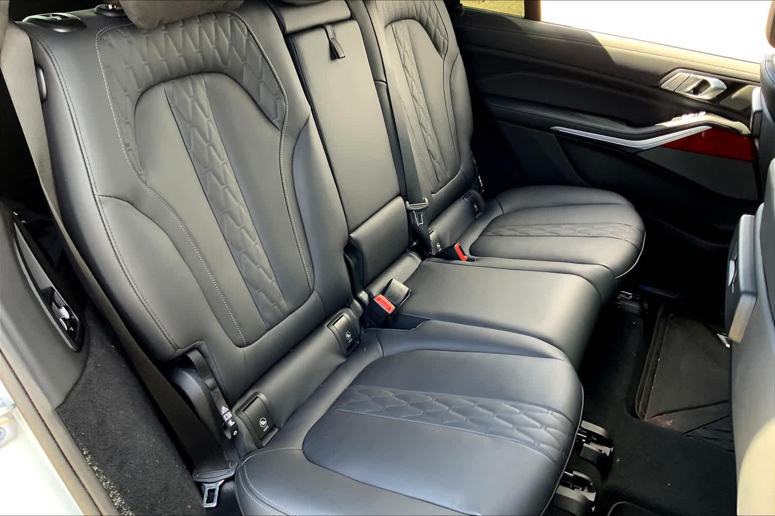 Used 2022 Mineral White Metallic BMW ALPINA XB7 image 19