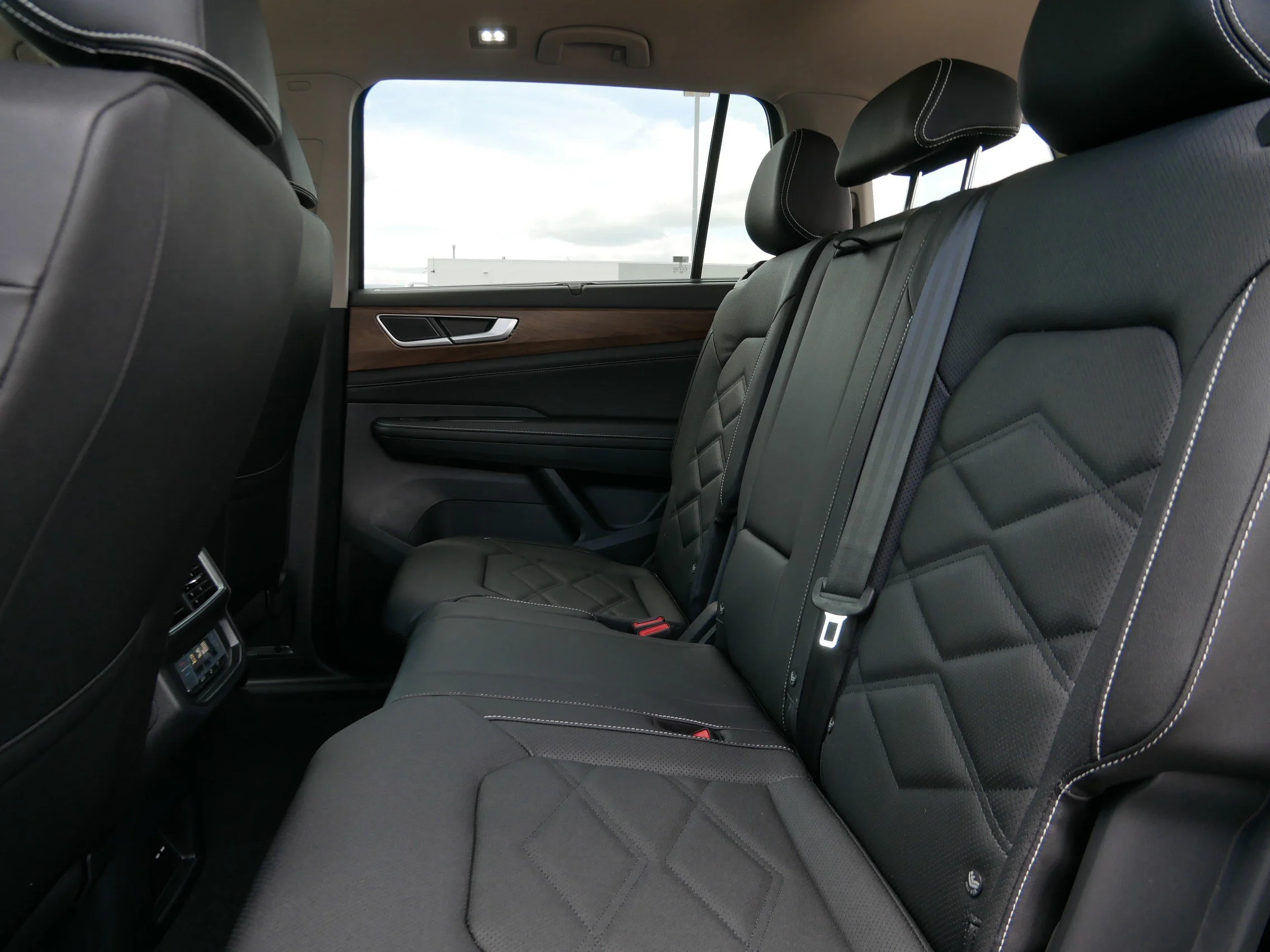 New 2026 Pure Gray Volkswagen 2.0T SE w/Technology image 5
