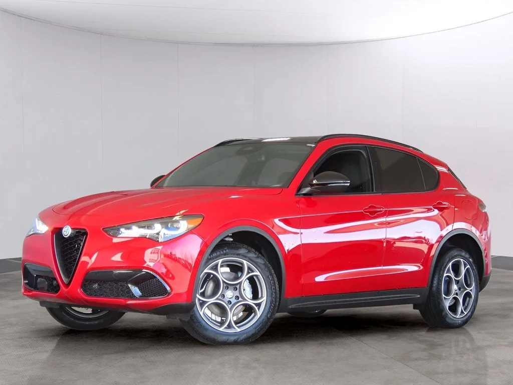 New 2025 Alfa Rosso (Red) Exterior Paint Alfa Romeo Base image 1