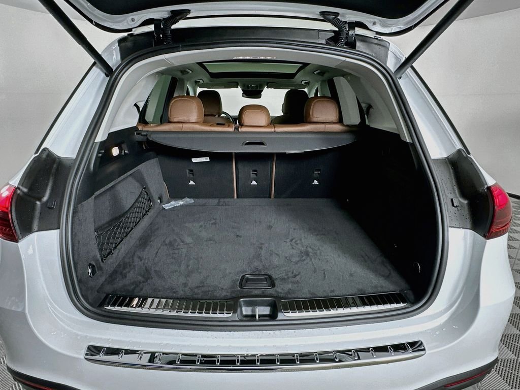 New 2026 MANUFAKTUR Moonlight White Metallic Mercedes-Benz GLE 450 image 28