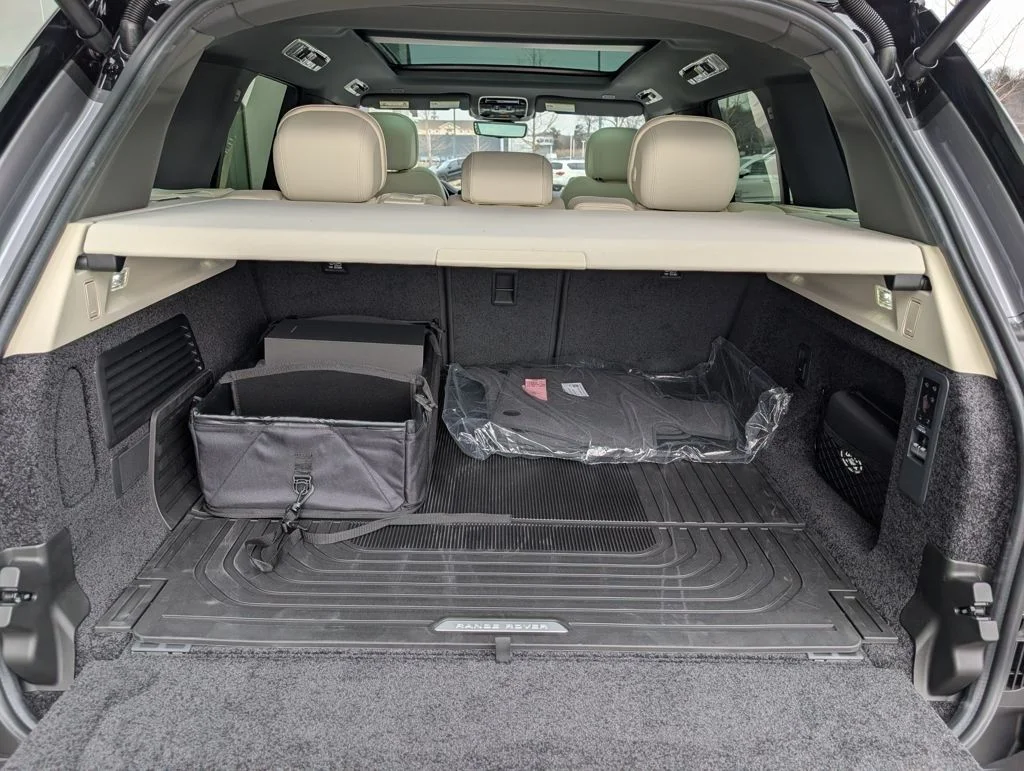 New 2026 Eiger Grey Land Rover SE image 26