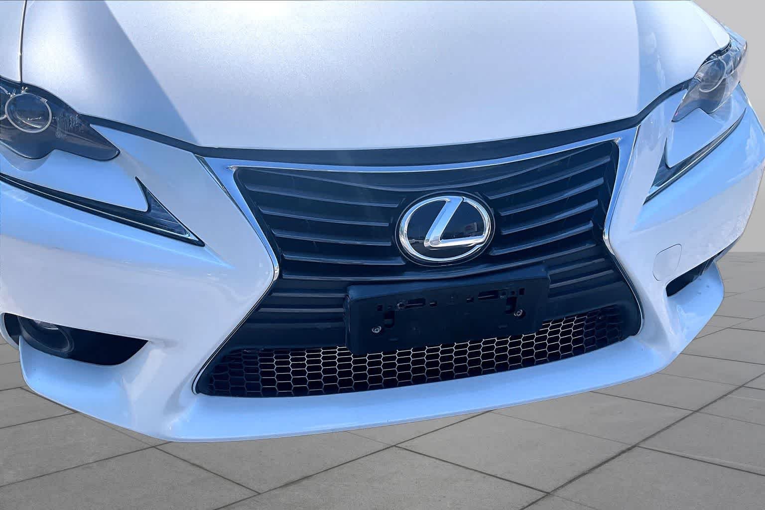 Used 2016 Eminent White Pearl Lexus  image 30