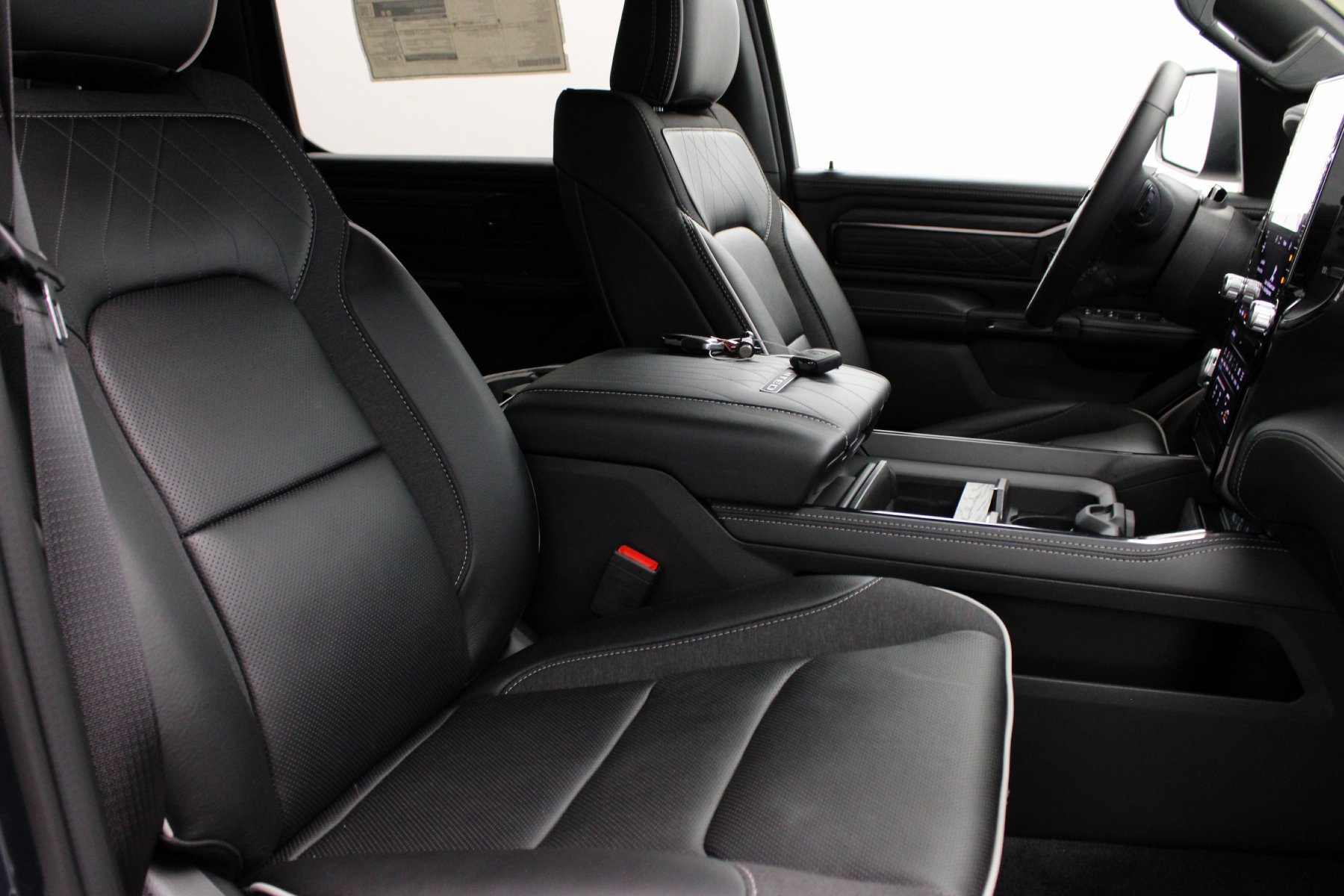 2026 RAM 1500 Limited - Photo 23