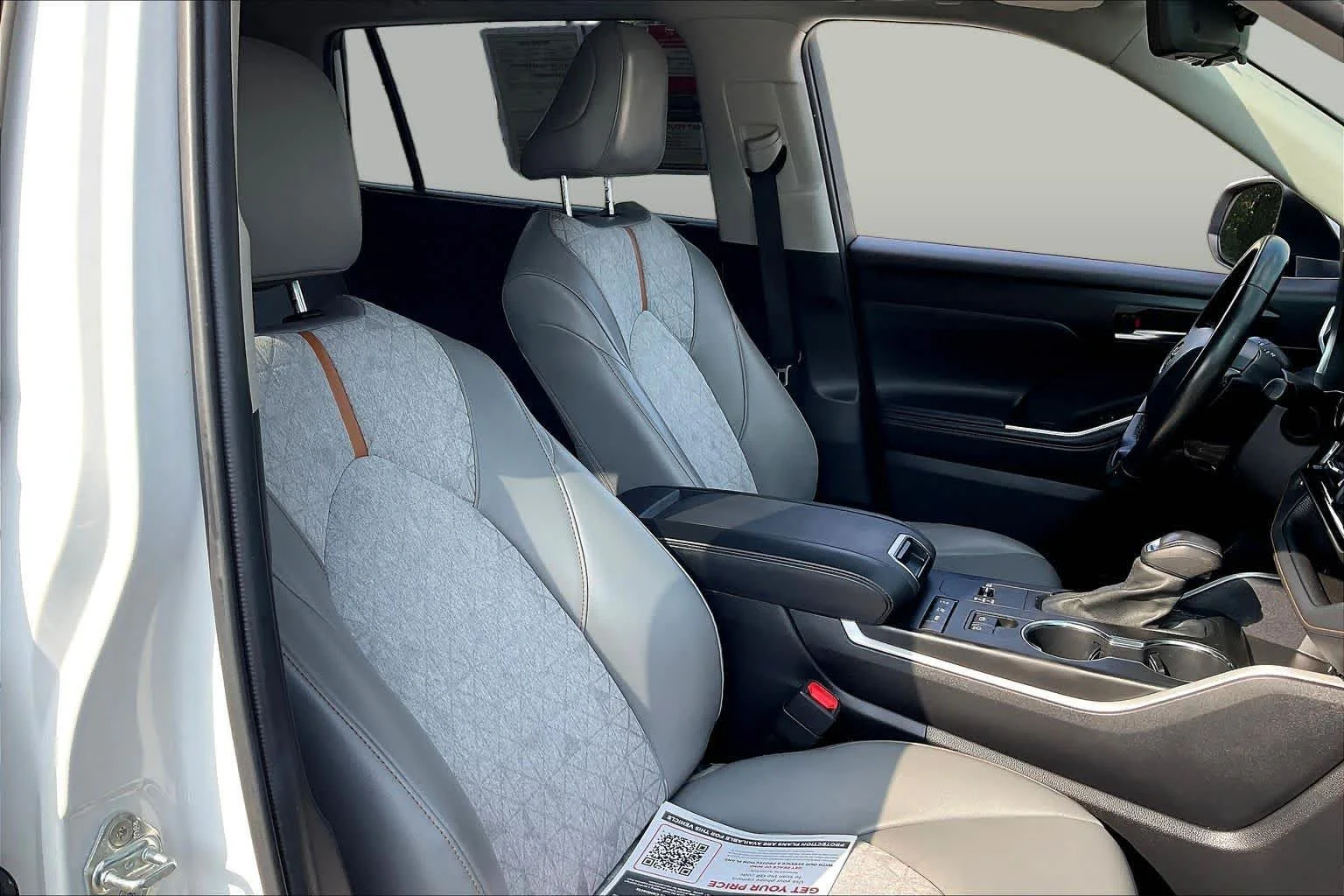 Used 2022 Wind Chill Pearl Toyota Hybrid Bronze Edition image 9