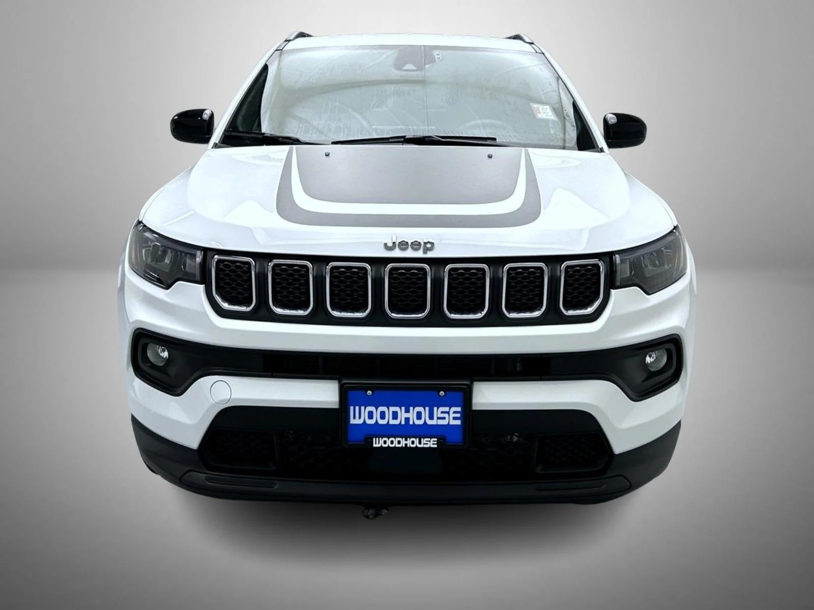Used 2023 White Jeep Latitude image 2