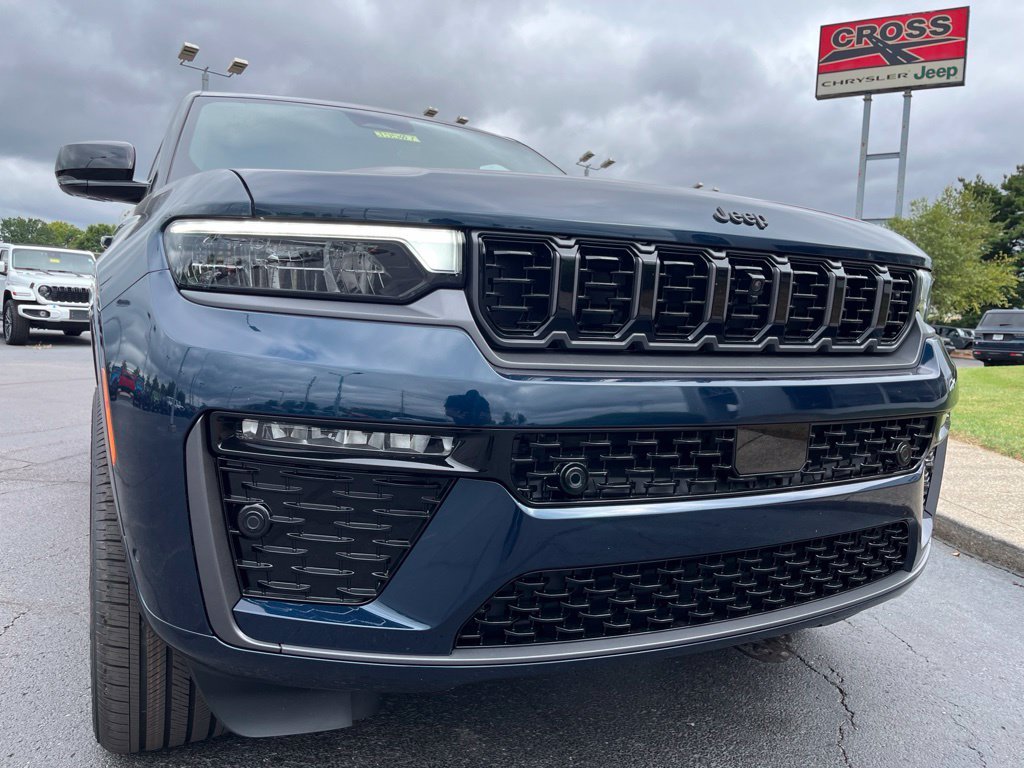 New 2027 Fathom Blue Pearl-Coat Paint Jeep Summit image 46