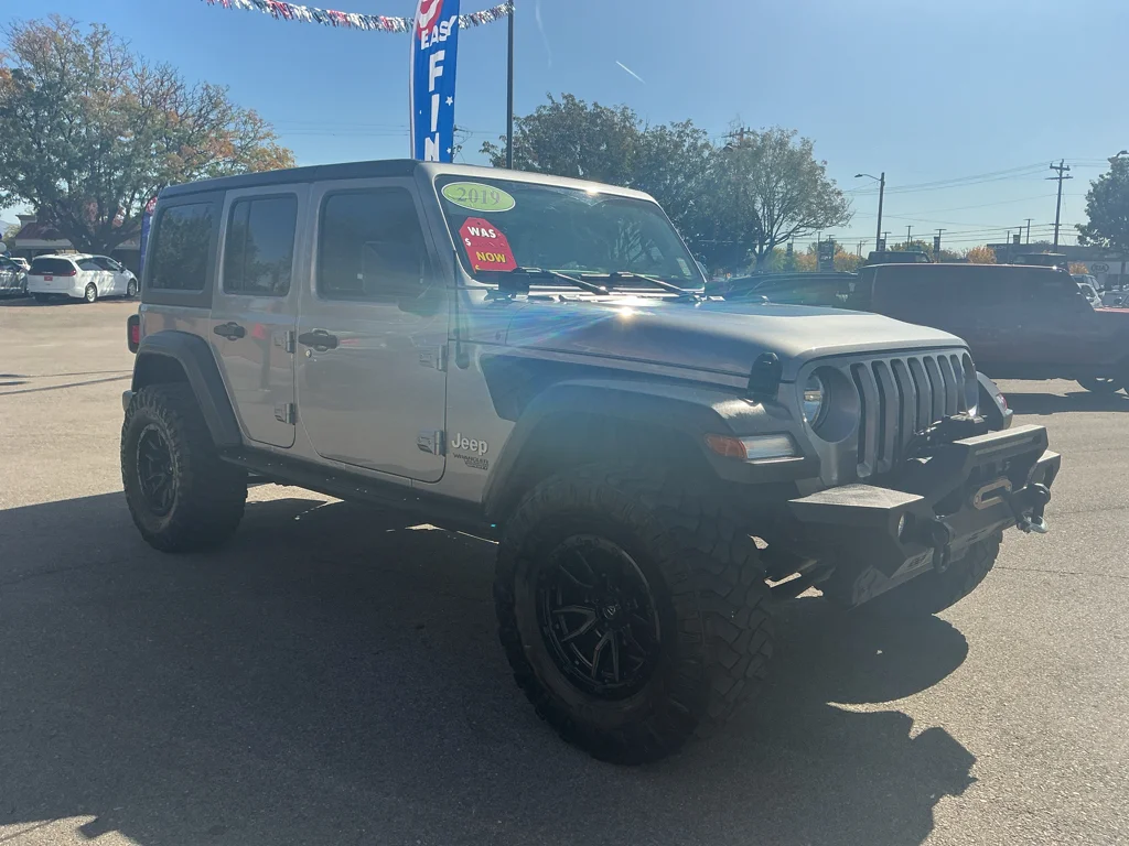 Used 2019 Billet Silver Metallic Clearcoat Jeep Sport S image 3